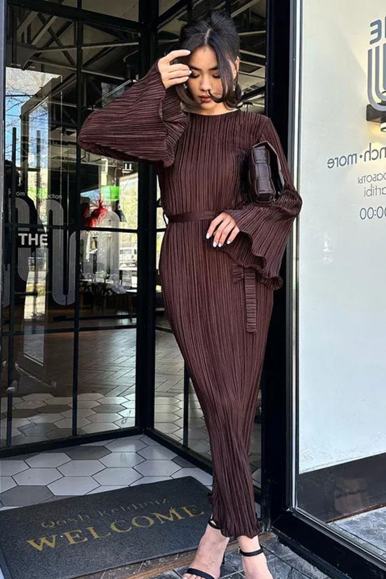 Celebrity Style Crew Neck Bell Sleeve Shift Pleated Maxi Dress - Brown