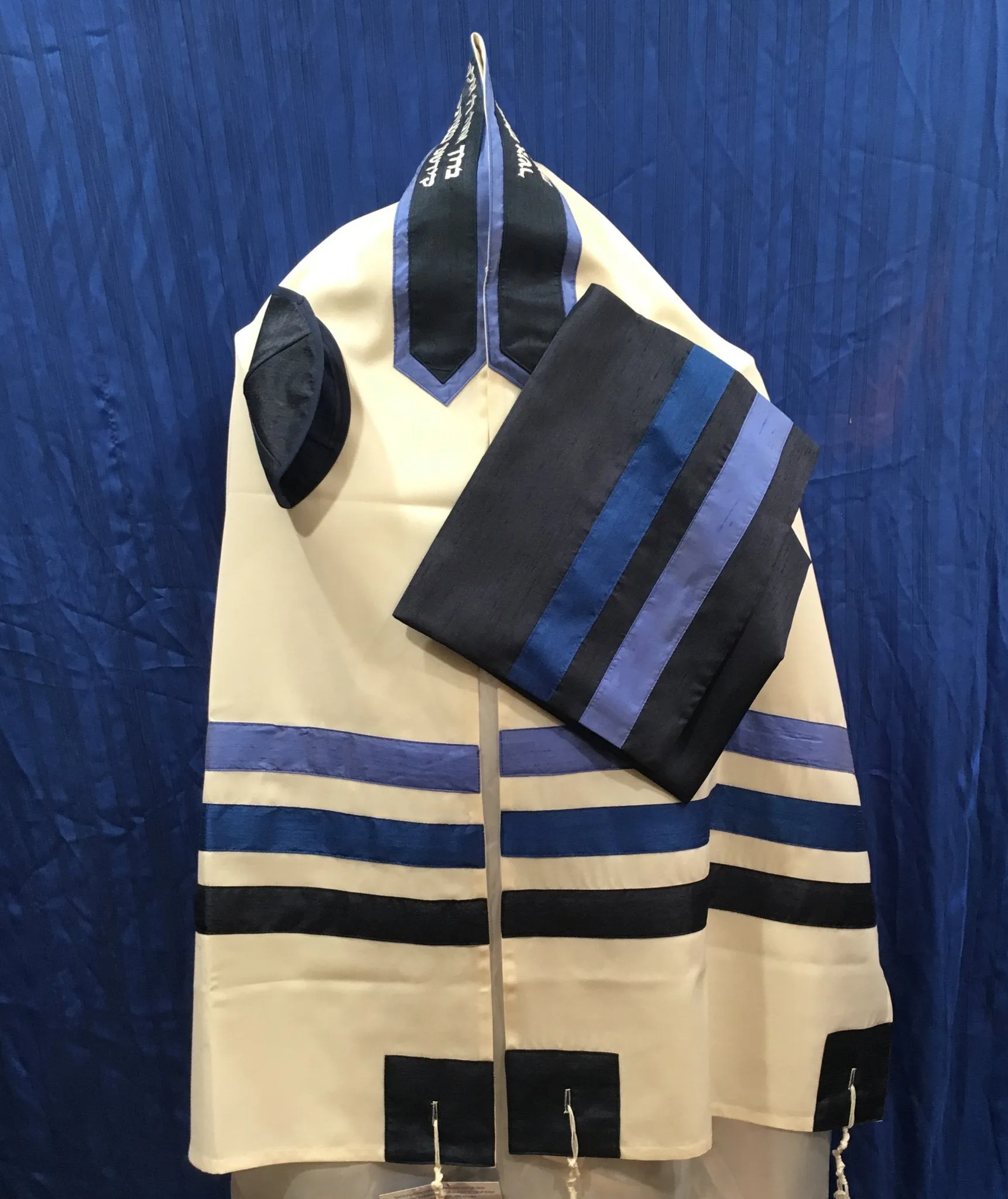 Elegant White Royal Blue - Wool Tallit