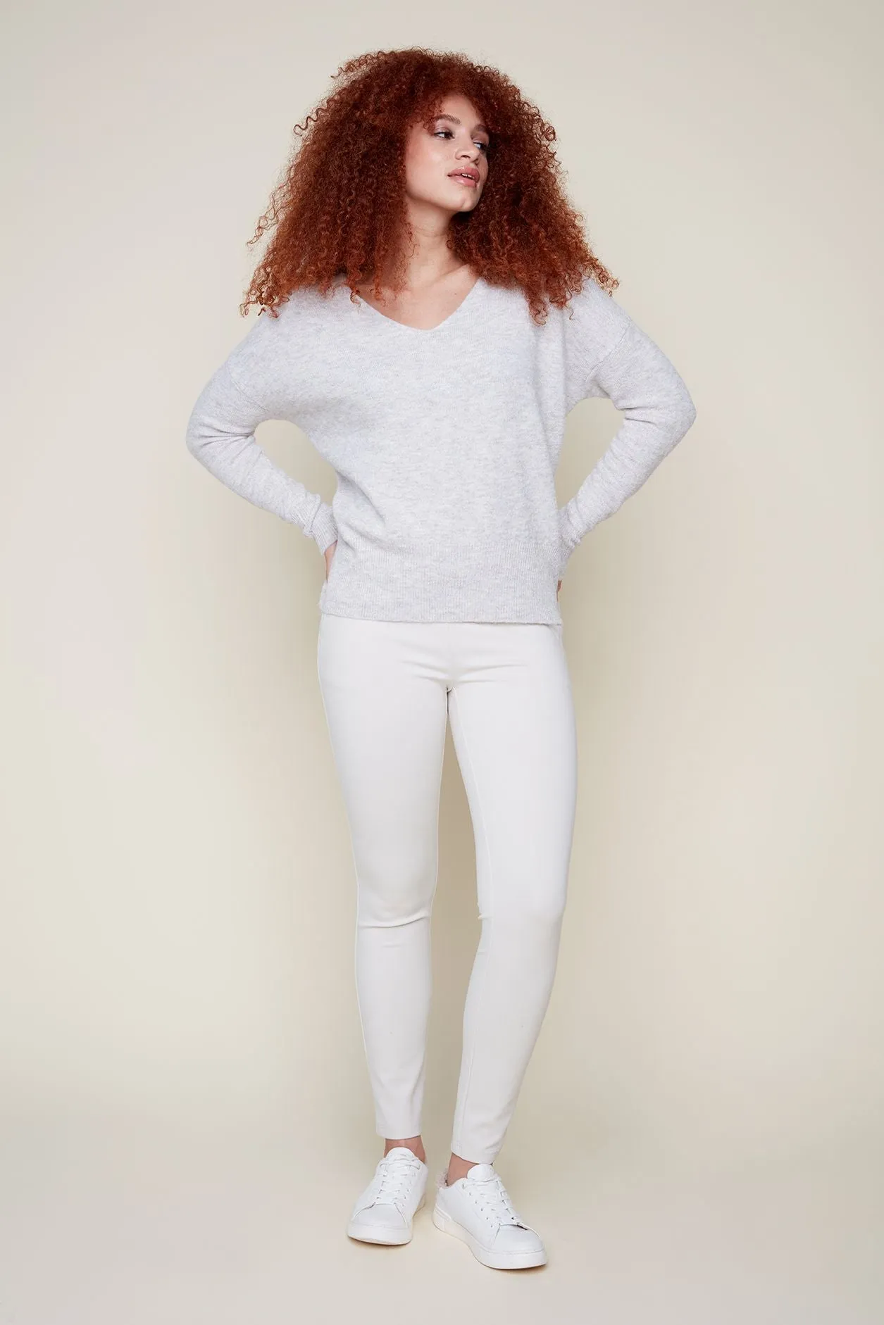 Renuar R6905 V-Neck Sweater